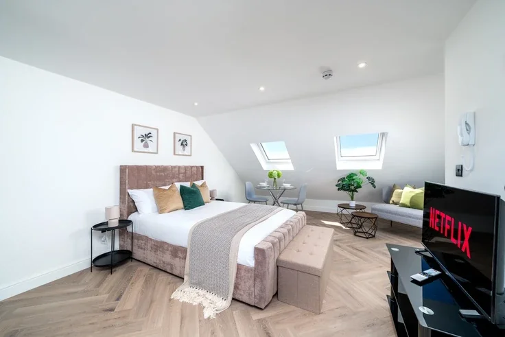 Room Woodmansterne Road in Greater London