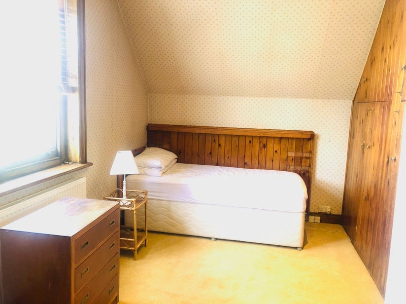 Room Hendon Avenue in Greater London