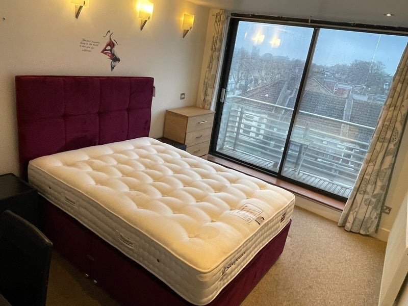 Room Green Street in Greater London