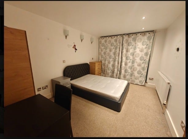 Room Green Street in Greater London