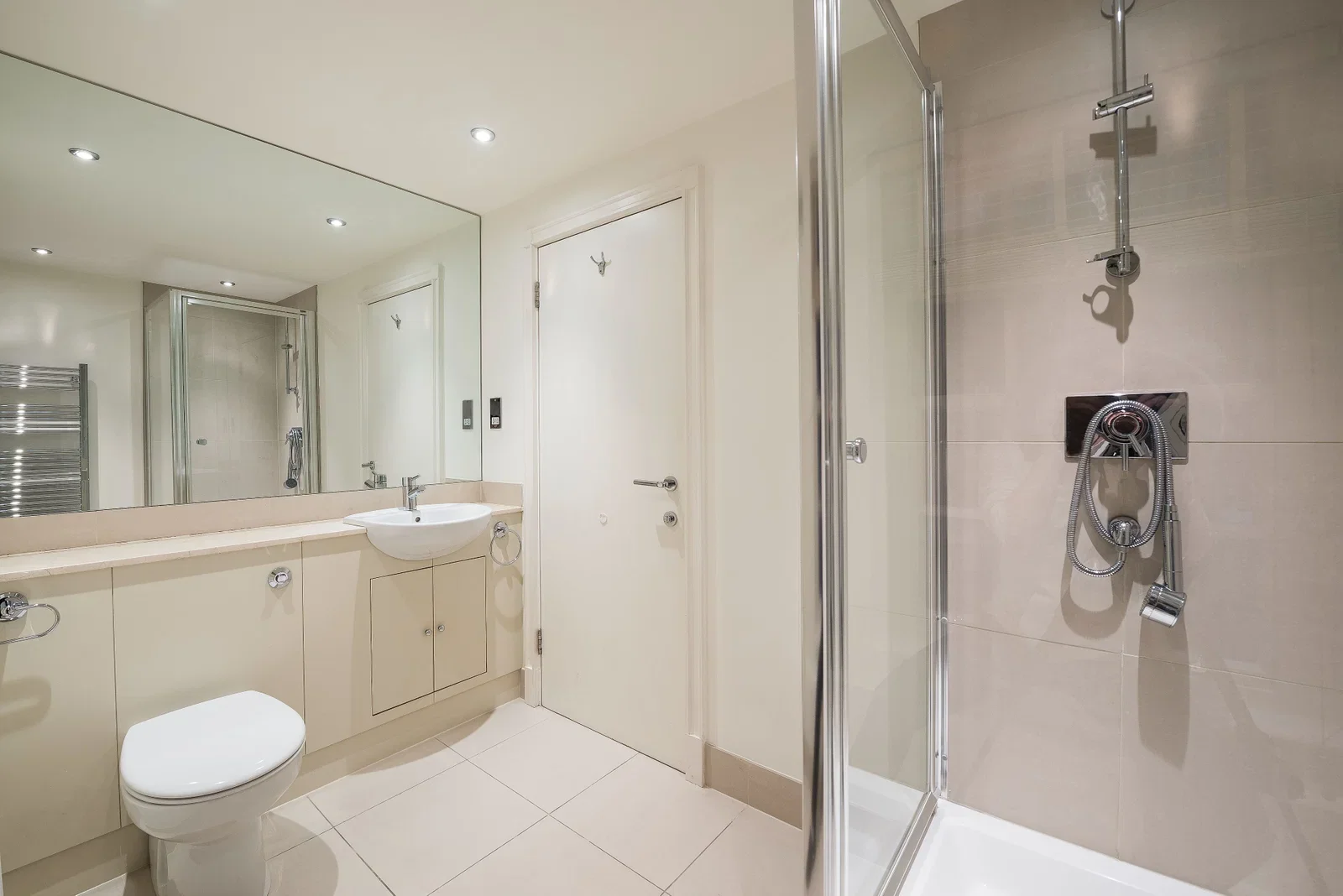 Flat Fulham Road in Greater London