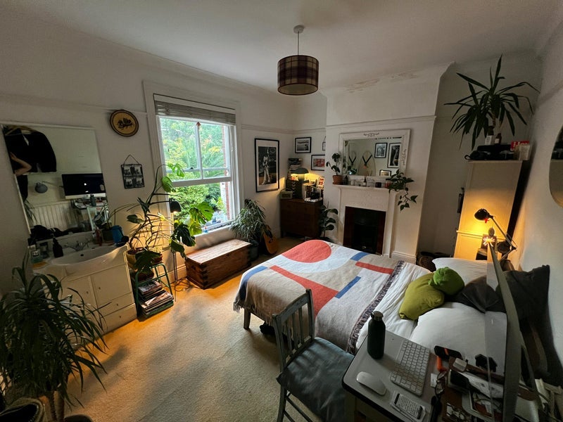 Room Glen Road in Bournemouth