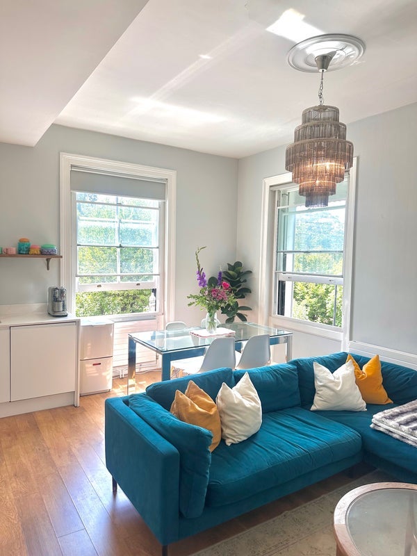 Flat Crescent Grove in Greater London