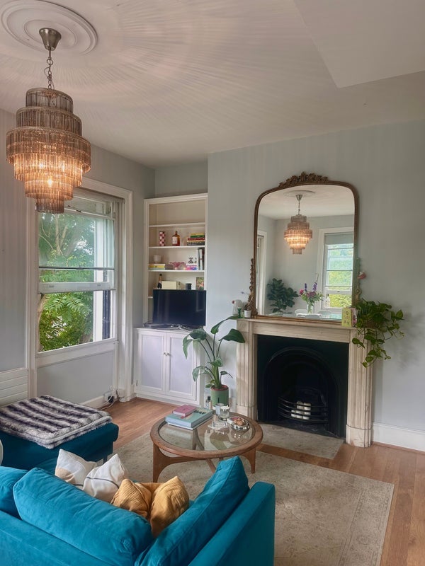 Flat Crescent Grove in Greater London