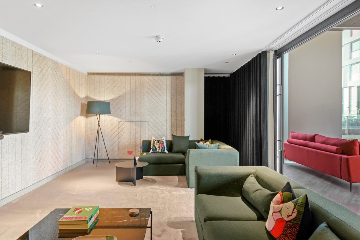 Flat Anthems Way in Greater London