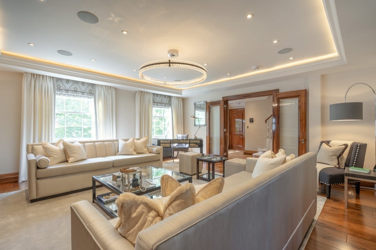 Flat Grosvenor Hill in City of Westminster