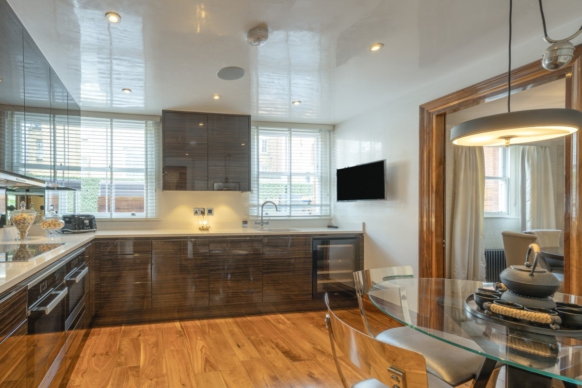 Flat Grosvenor Hill in City of Westminster