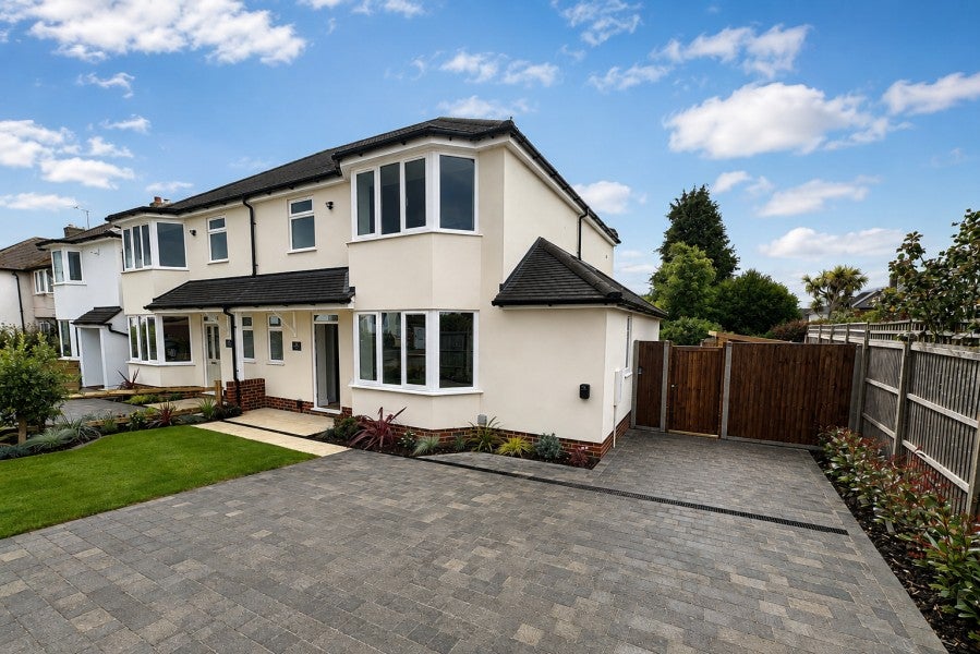 House Berkeley Drive in Elmbridge