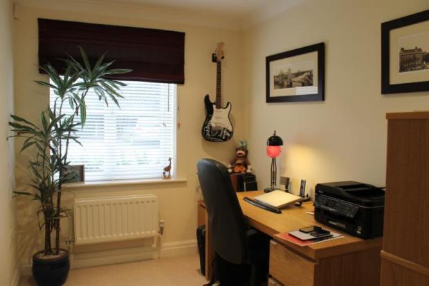 Flat Goldsworth Road in Woking