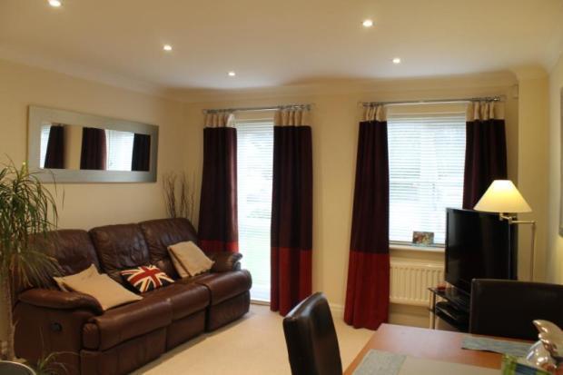 Flat Goldsworth Road in Woking