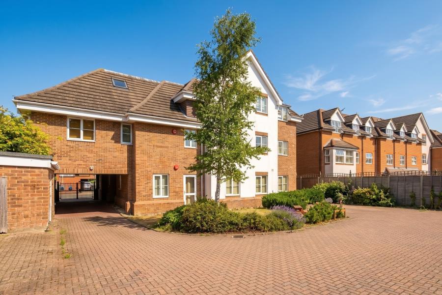 Flat Goldsworth Road in Woking