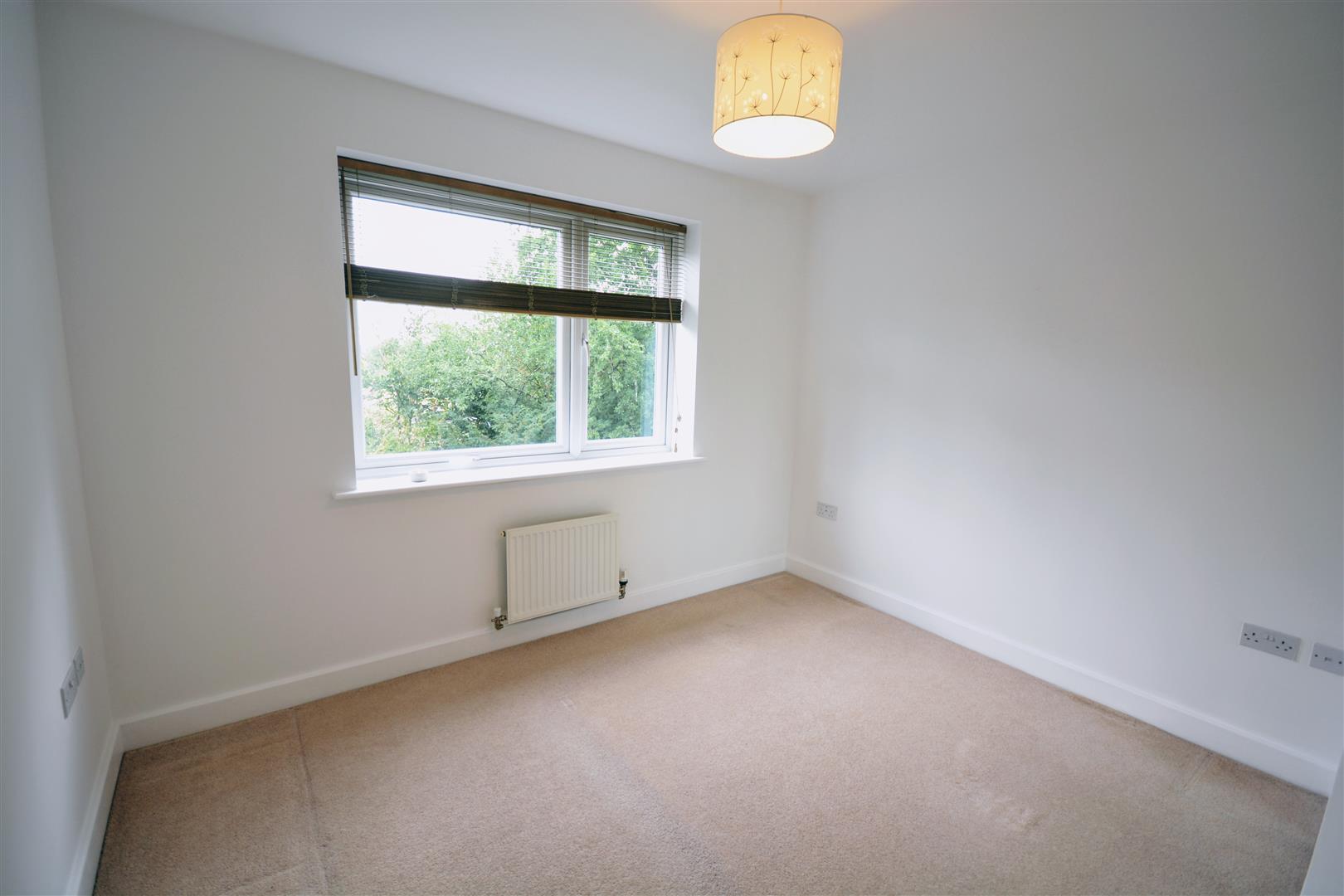 Flat Dalmeny Way in Epsom and Ewell