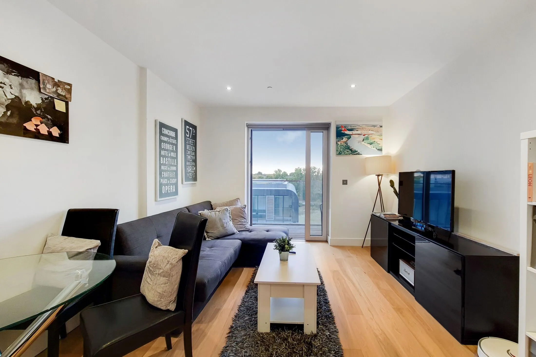 Flat Love Lane in Greater London