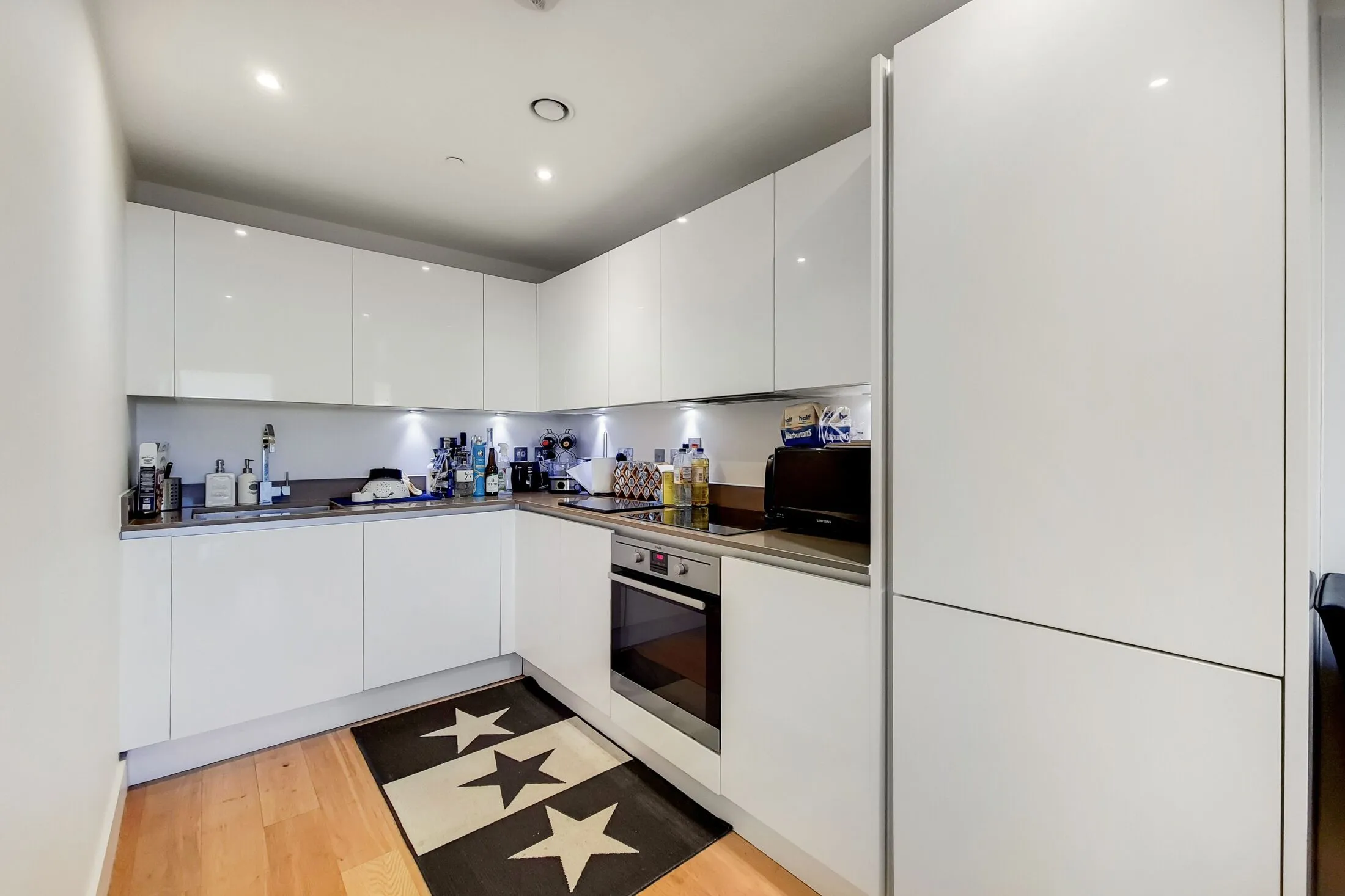 Flat Love Lane in Greater London