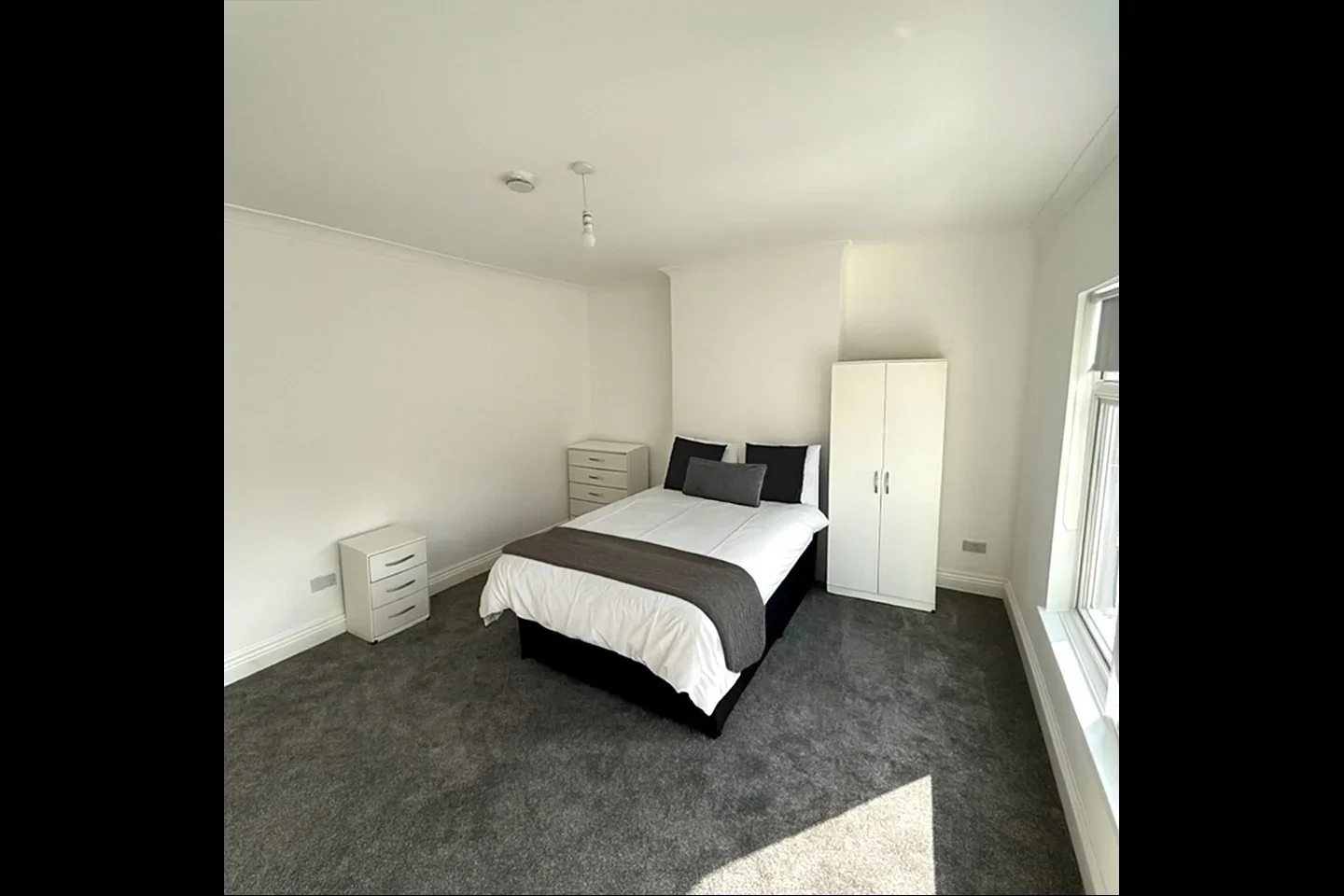 Room Dawlish Road in Birmingham