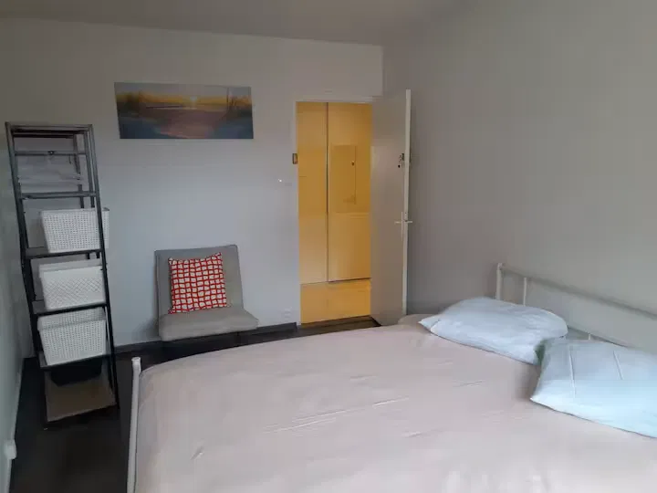 Chambre Place Jean-Jacques Rousseau à Annemasse