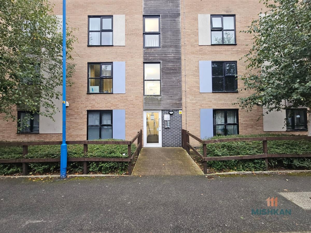 Flat Colman Gardens in Salford