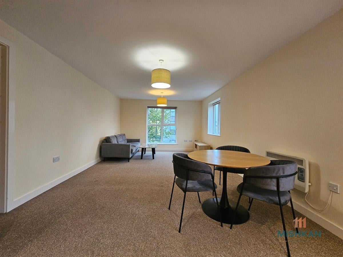 Flat Colman Gardens in Salford