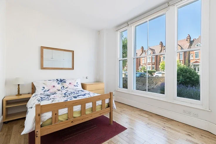 Flat The Chase in Greater London