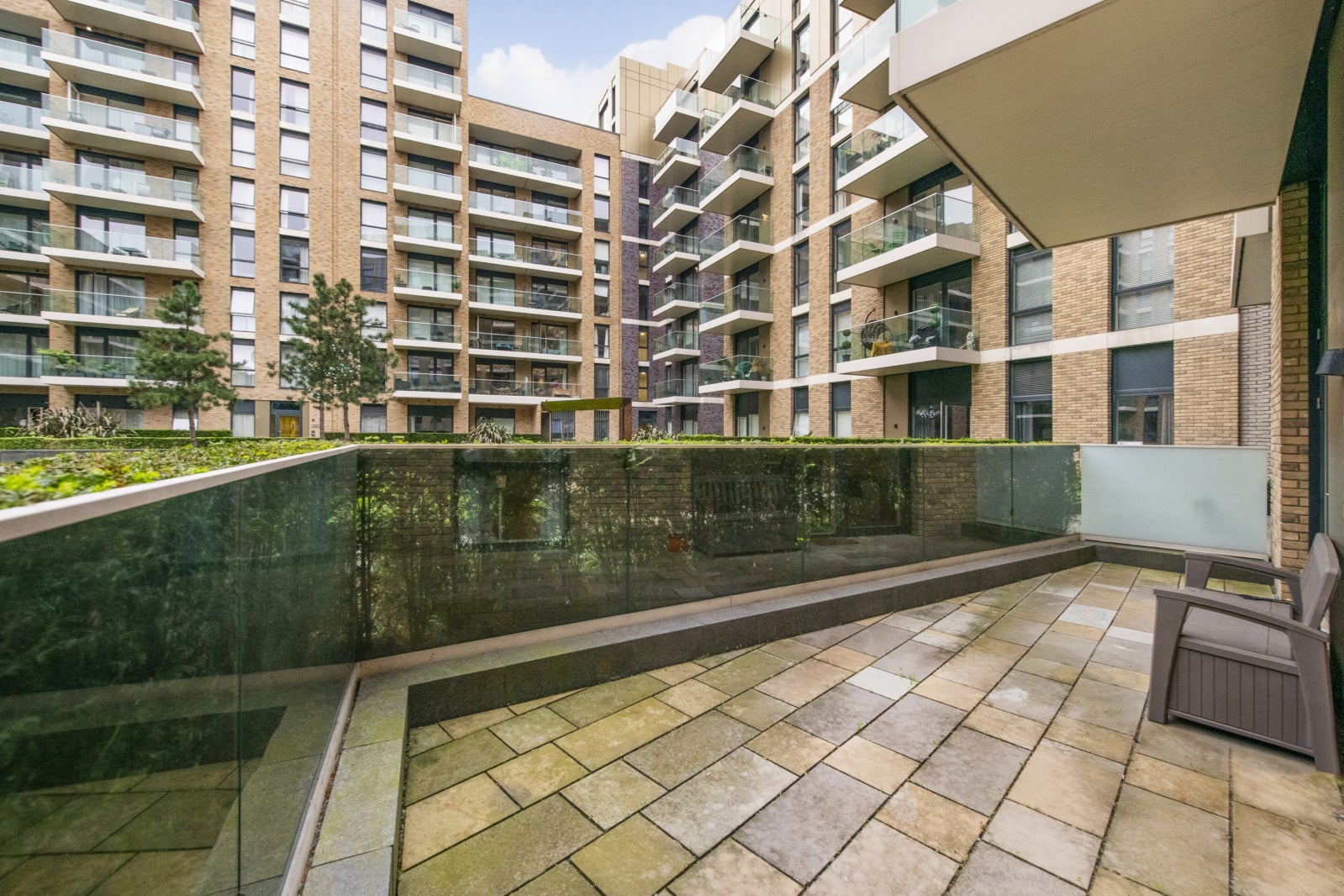 Flat Sury Basin in Greater London