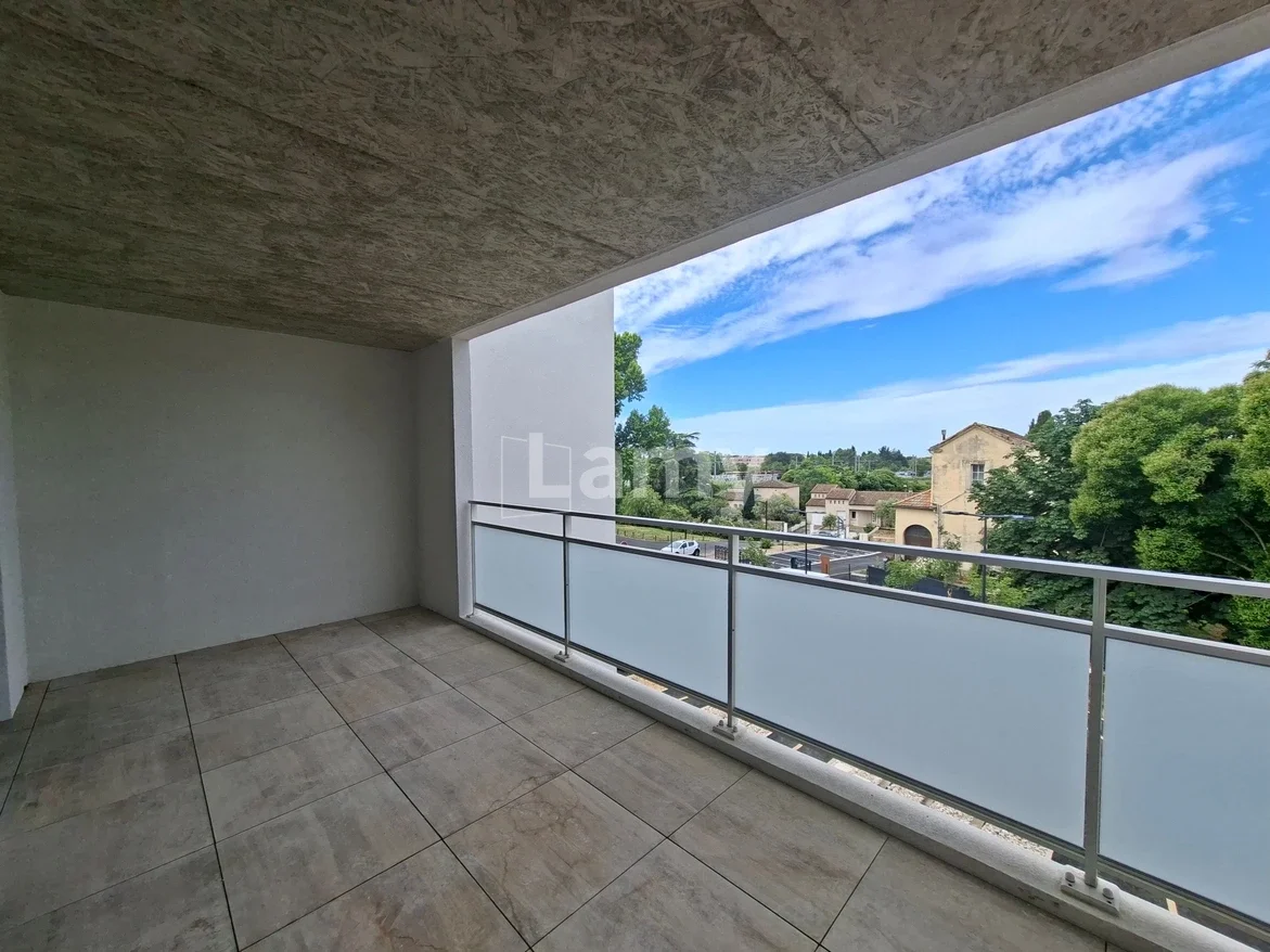 Flat Avenue Louis Abric in Lunel