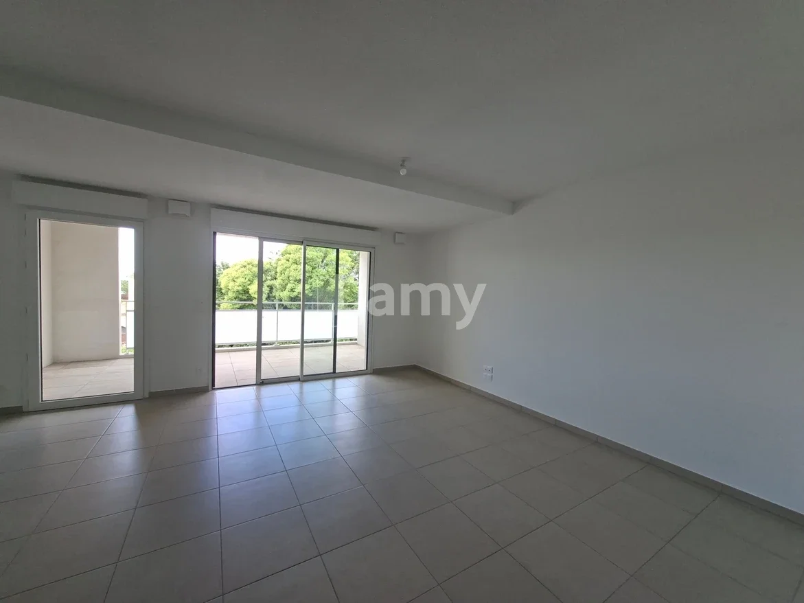 Flat Avenue Louis Abric in Lunel