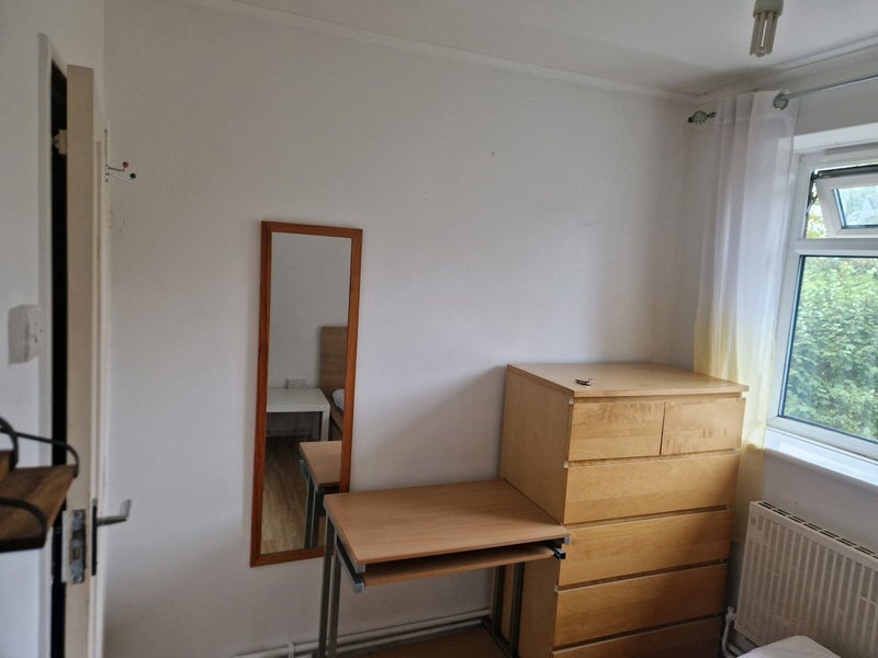 Flat Sawkins Close in Greater London