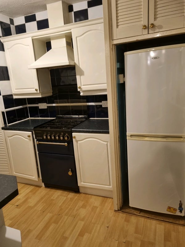 Flat Sawkins Close in Greater London