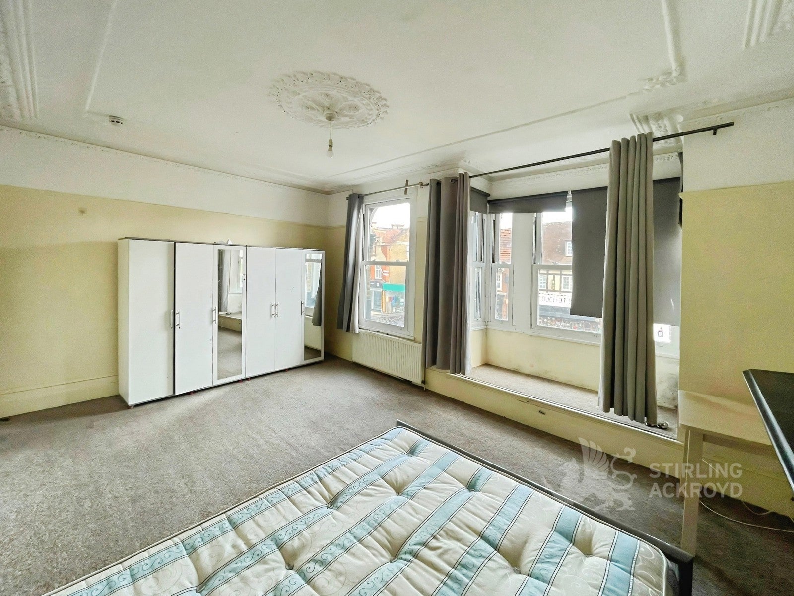Flat Ewell Road in Greater London