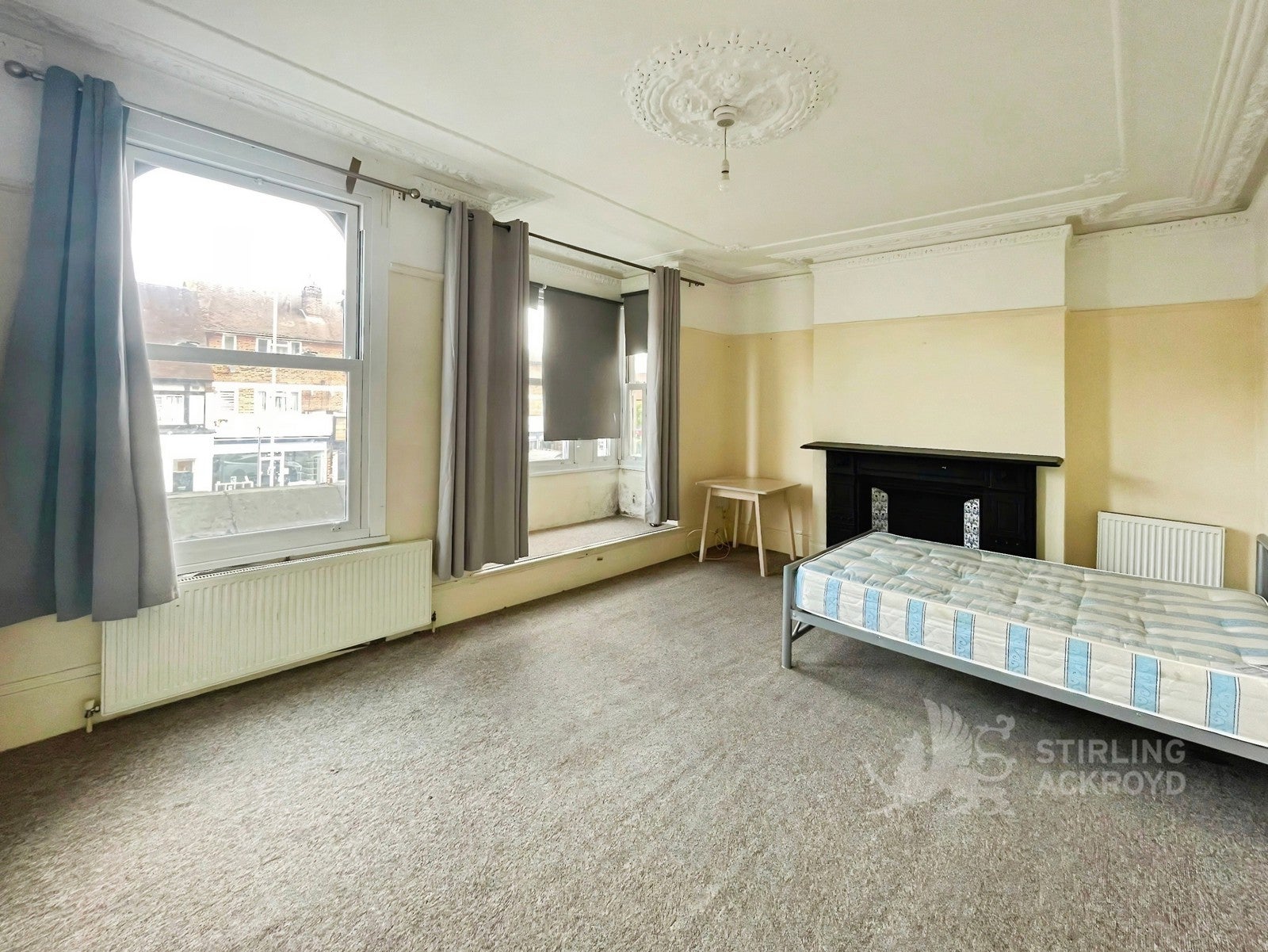Flat Ewell Road in Greater London