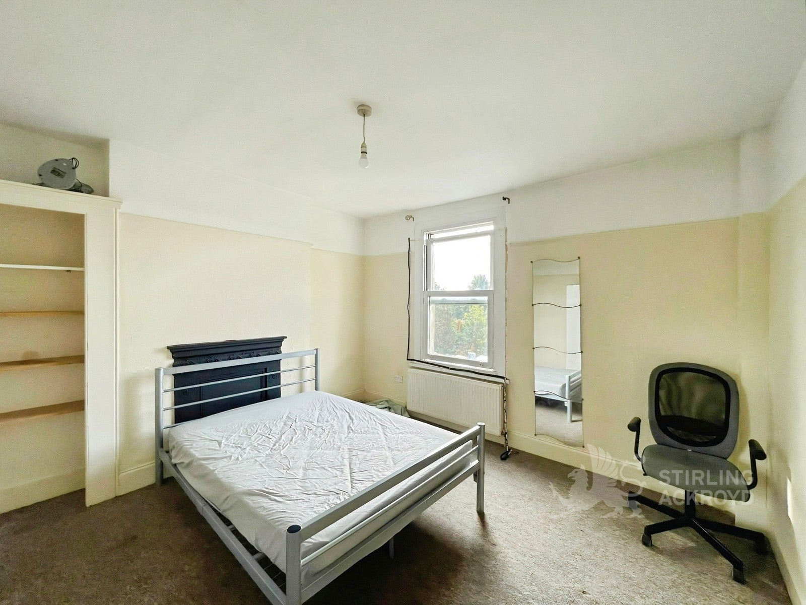 Flat Ewell Road in Greater London