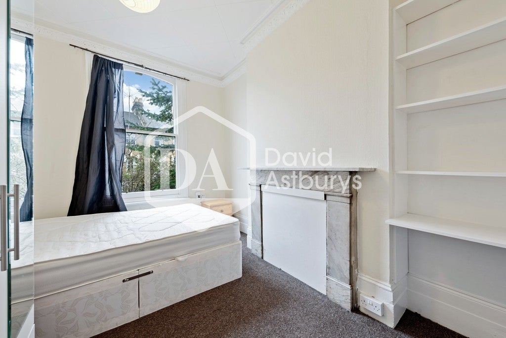 Room Palace Road in Greater London