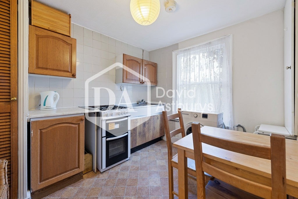 Room Palace Road in Greater London