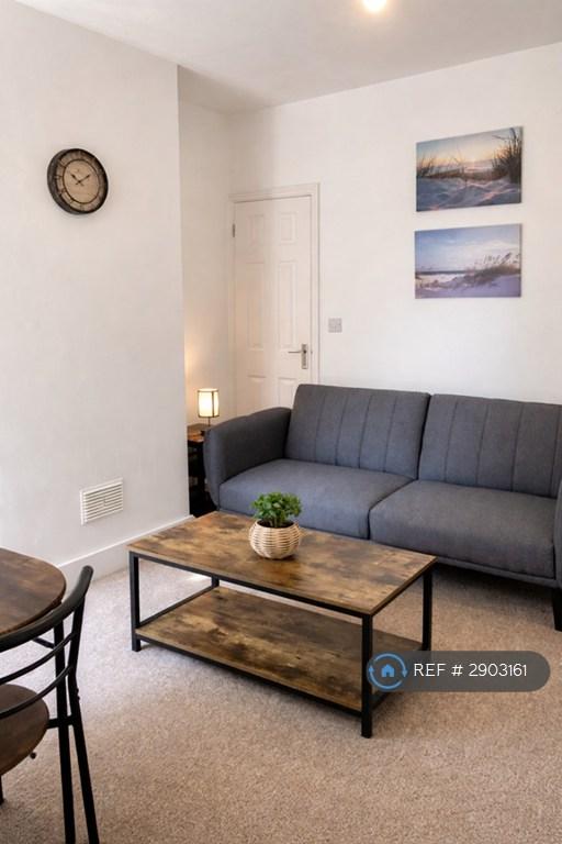 Room Holmewood Road in Tunbridge Wells