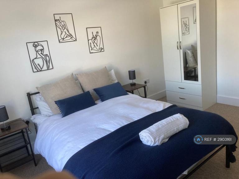 Room Holmewood Road in Tunbridge Wells