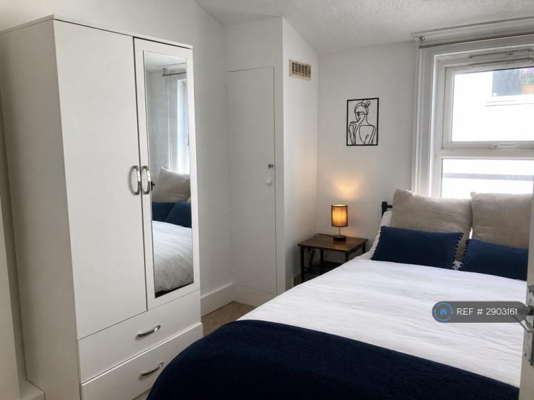 Room Holmewood Road in Tunbridge Wells