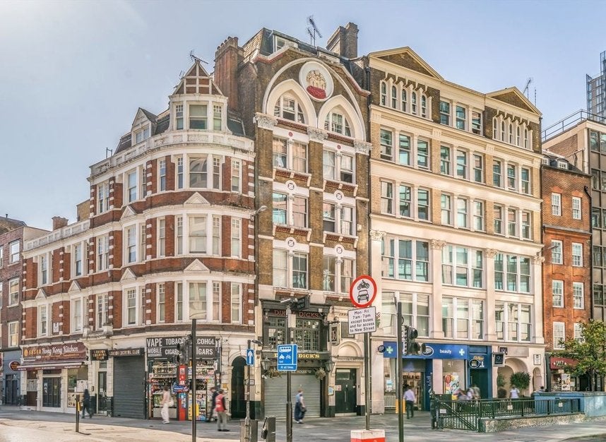 Flat Bishopsgate in City of London