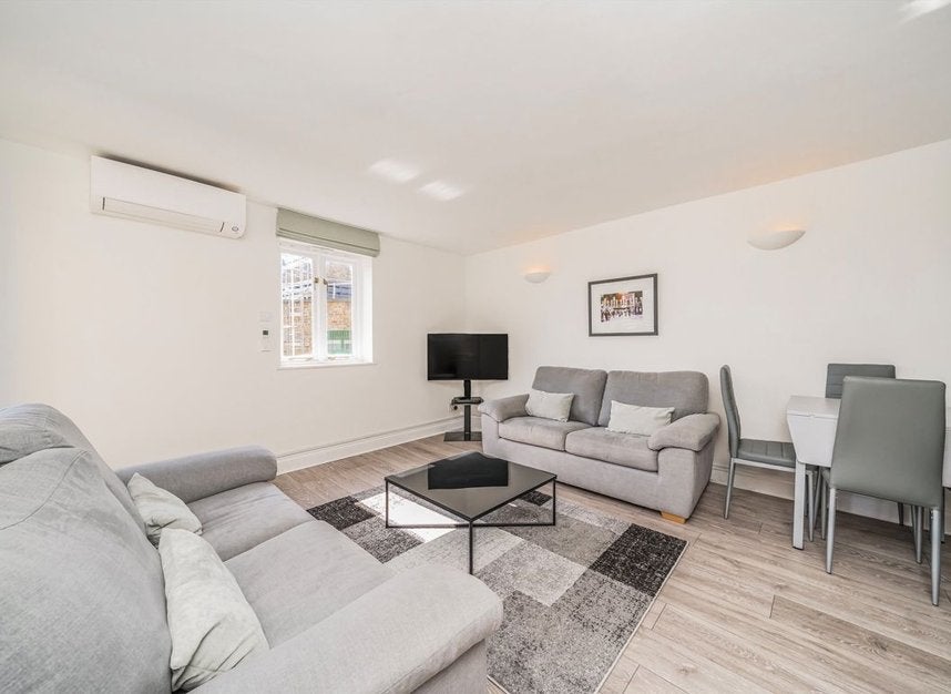 Flat Bishopsgate in City of London