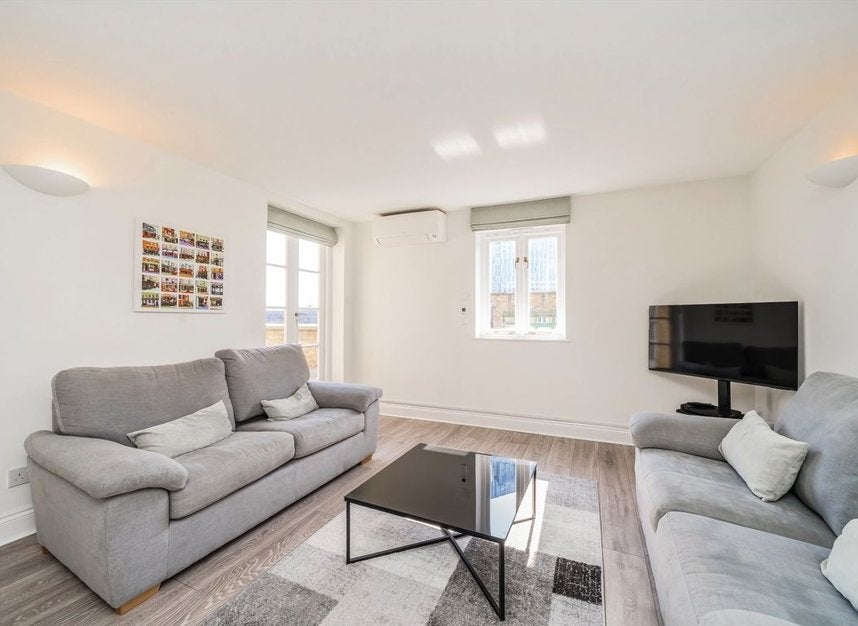 Flat Bishopsgate in City of London