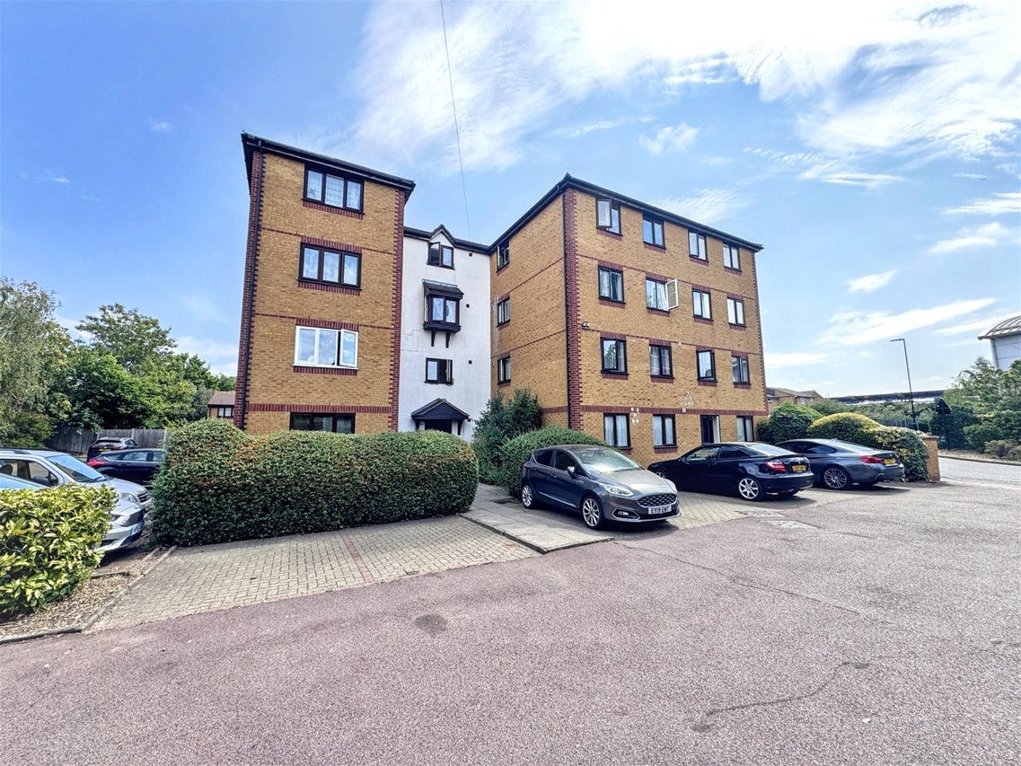 Flat Alan Hocken Way in Greater London