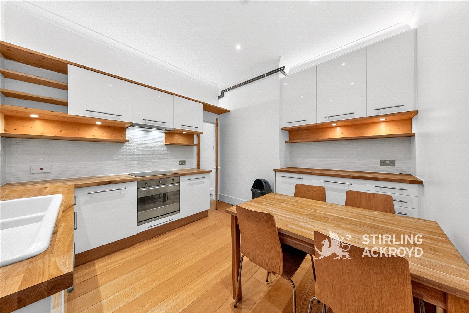 Flat Plender Street in Greater London