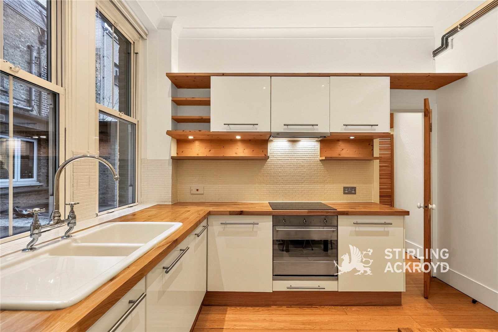 Flat Plender Street in Greater London