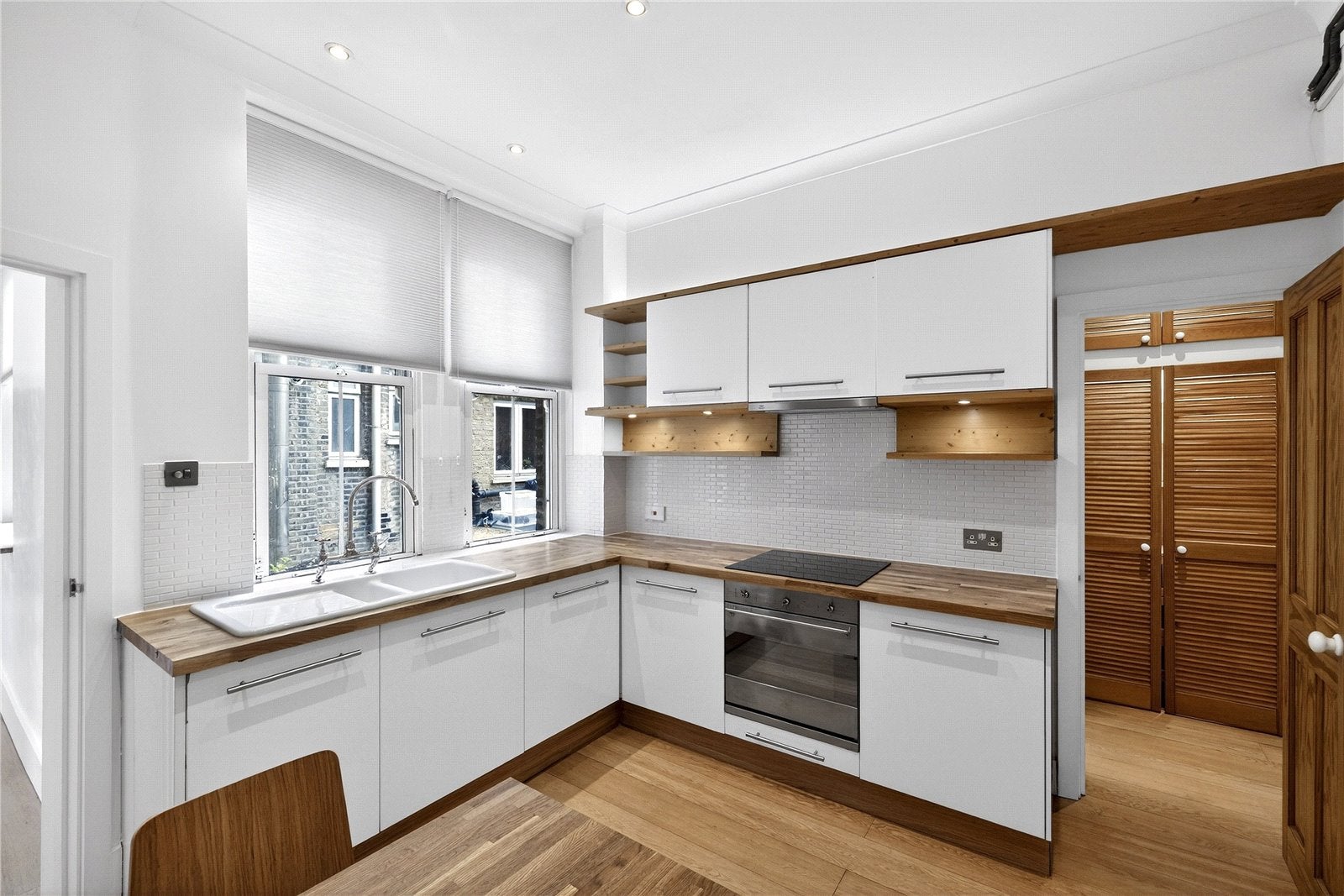 Flat Plender Street in Greater London