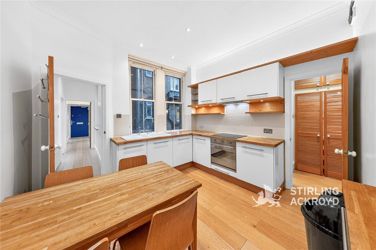 Flat Plender Street in Greater London