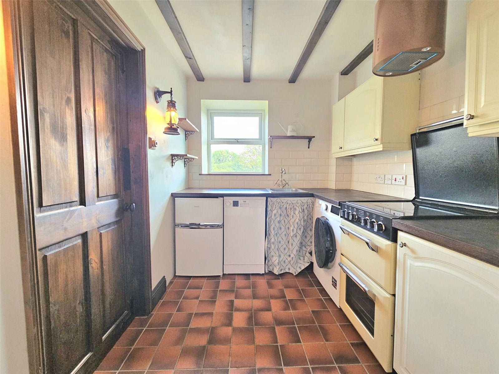 Flat Hornchurch Road in Greater London