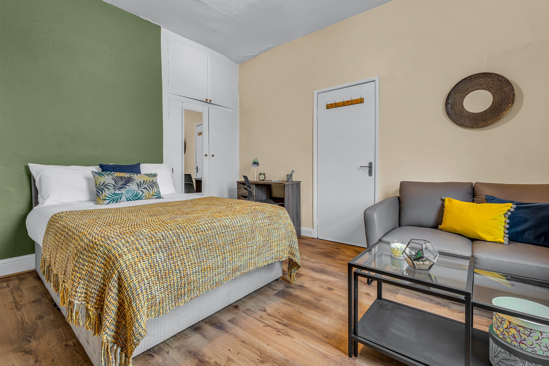 Room Burley Road in Leeds