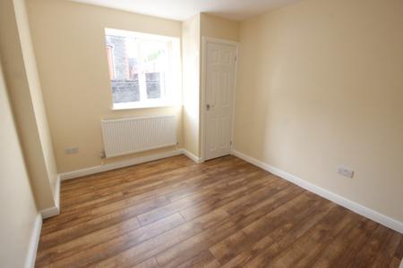 Flat Pantygraigwen Road in Pontypridd