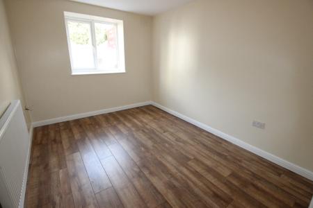 Flat Pantygraigwen Road in Pontypridd