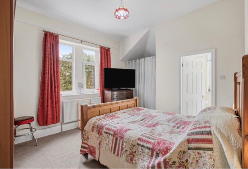 Room Brooklands Court in Leeds