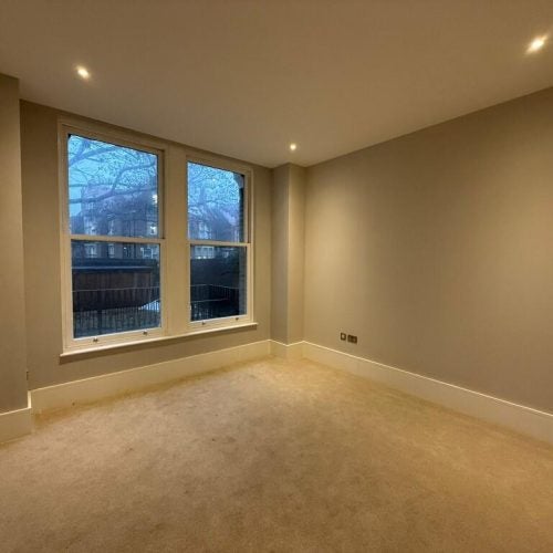 Flat Eaton Rise in Greater London